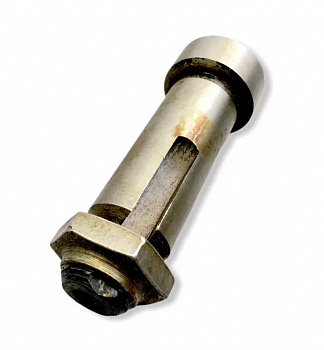 МТЗ-80,82 Ось 52-1802094 с гайкой в сборе